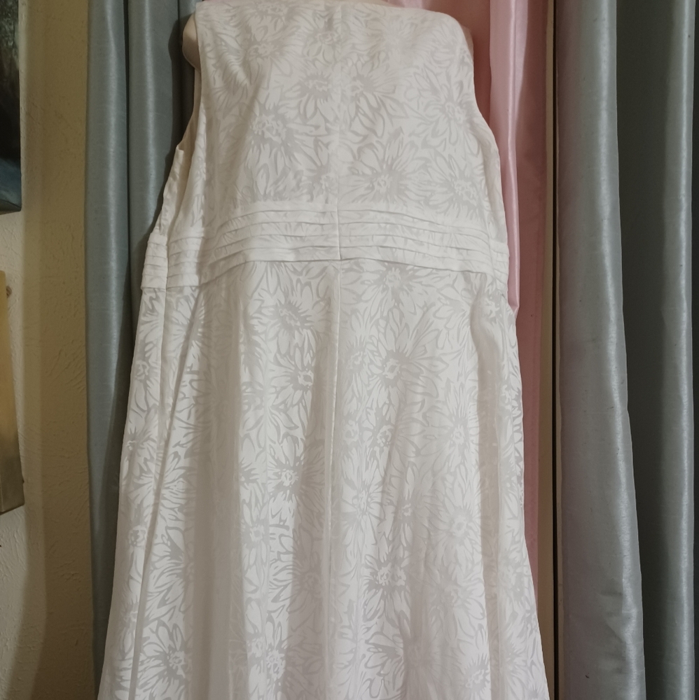 Catherine's Size 20w Sleeveless midi Daisy print on overlay